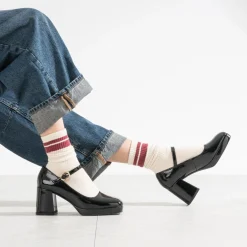 Babies à talon noir verni à plateforme