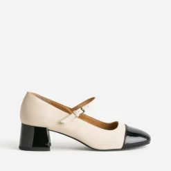 Babies beige à bout et talon verni noir