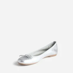 Ballerine argentée en cuir à petit nœud