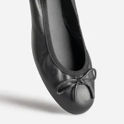 Ballerine éco-conçue BUGGY noire en cuir