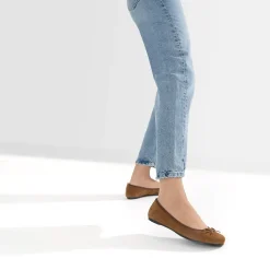 Ballerine cognac en cuir velours à petit nœud