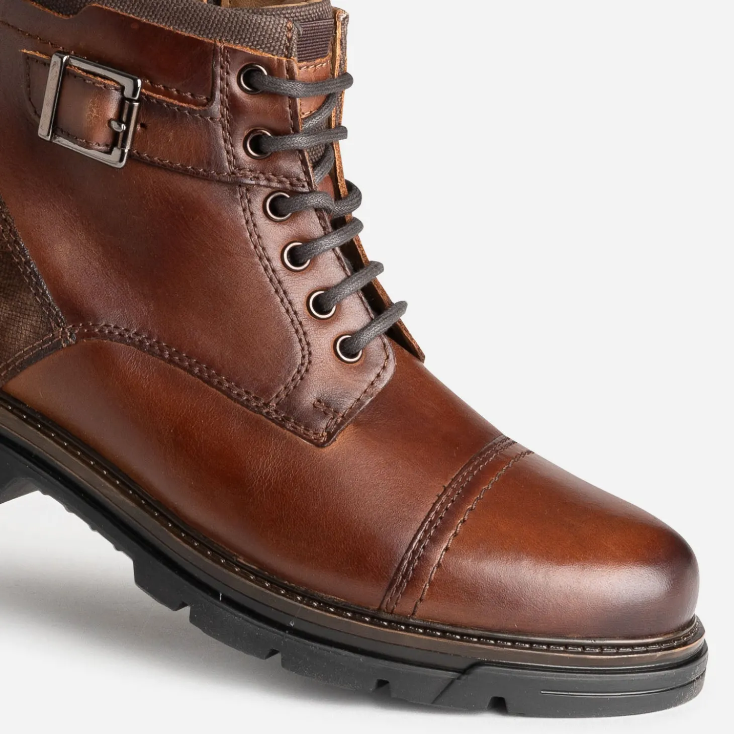 Boots à lacet marron cuir décor bride