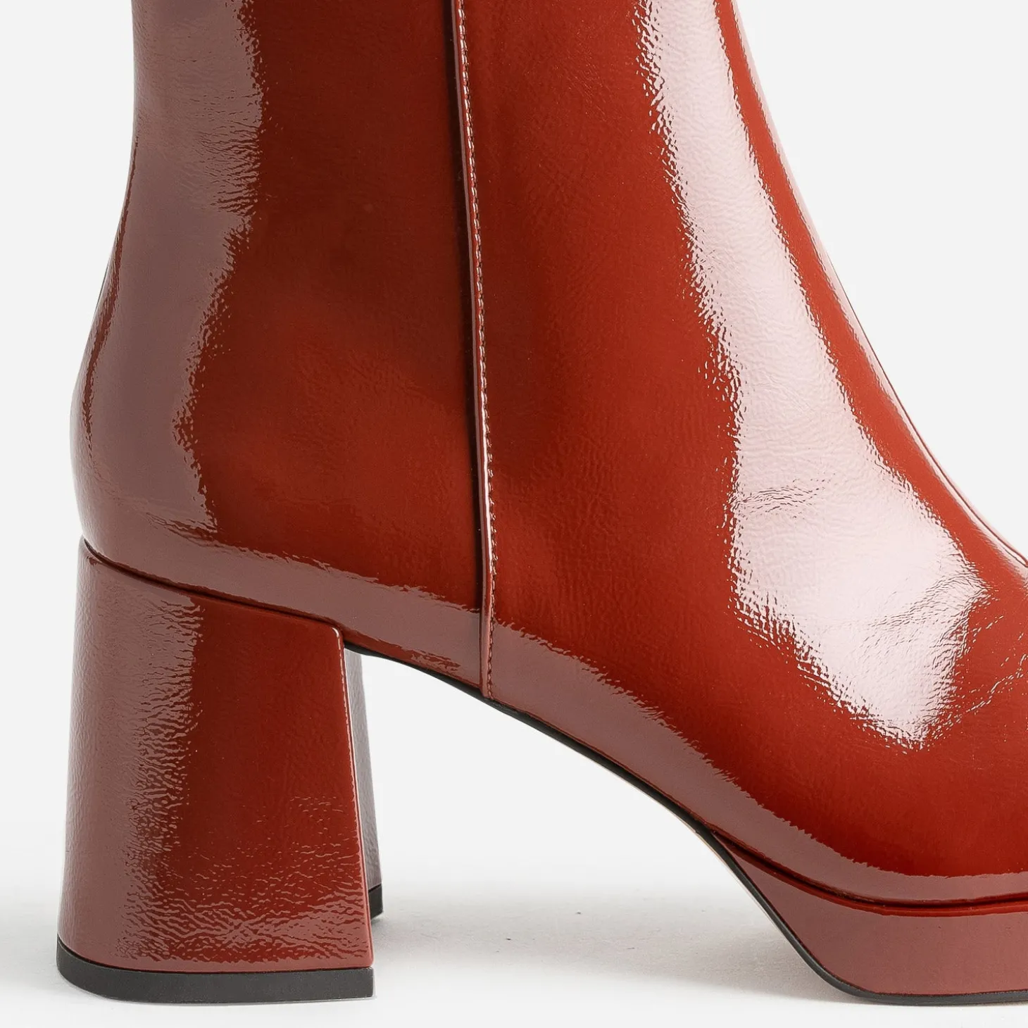 Boots camel verni éco-conçu à plateforme