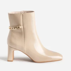 Boots écru verni décor chaîne