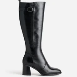 Botte noire en cuir décor anneau