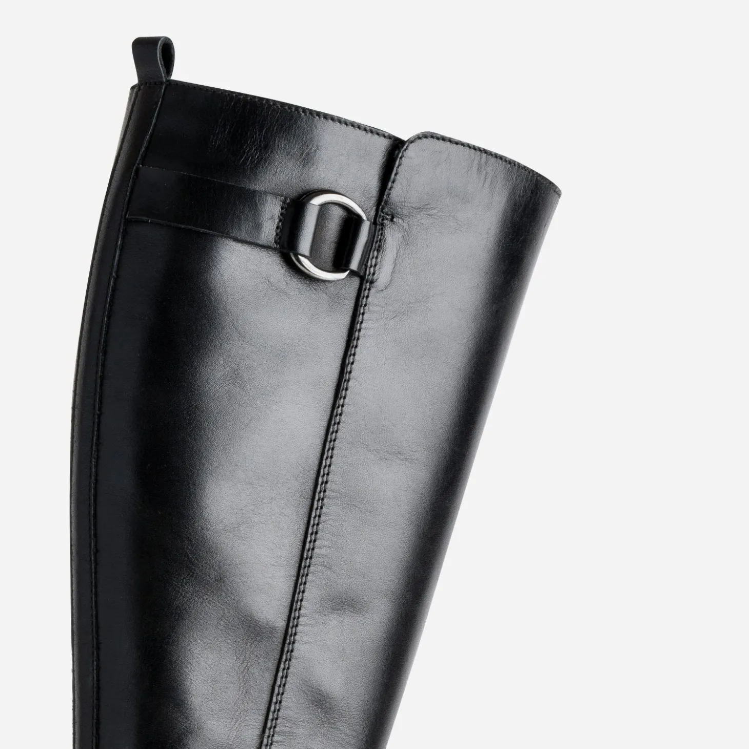 Botte noire en cuir décor anneau