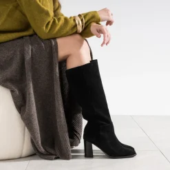 Botte noire en cuir velours