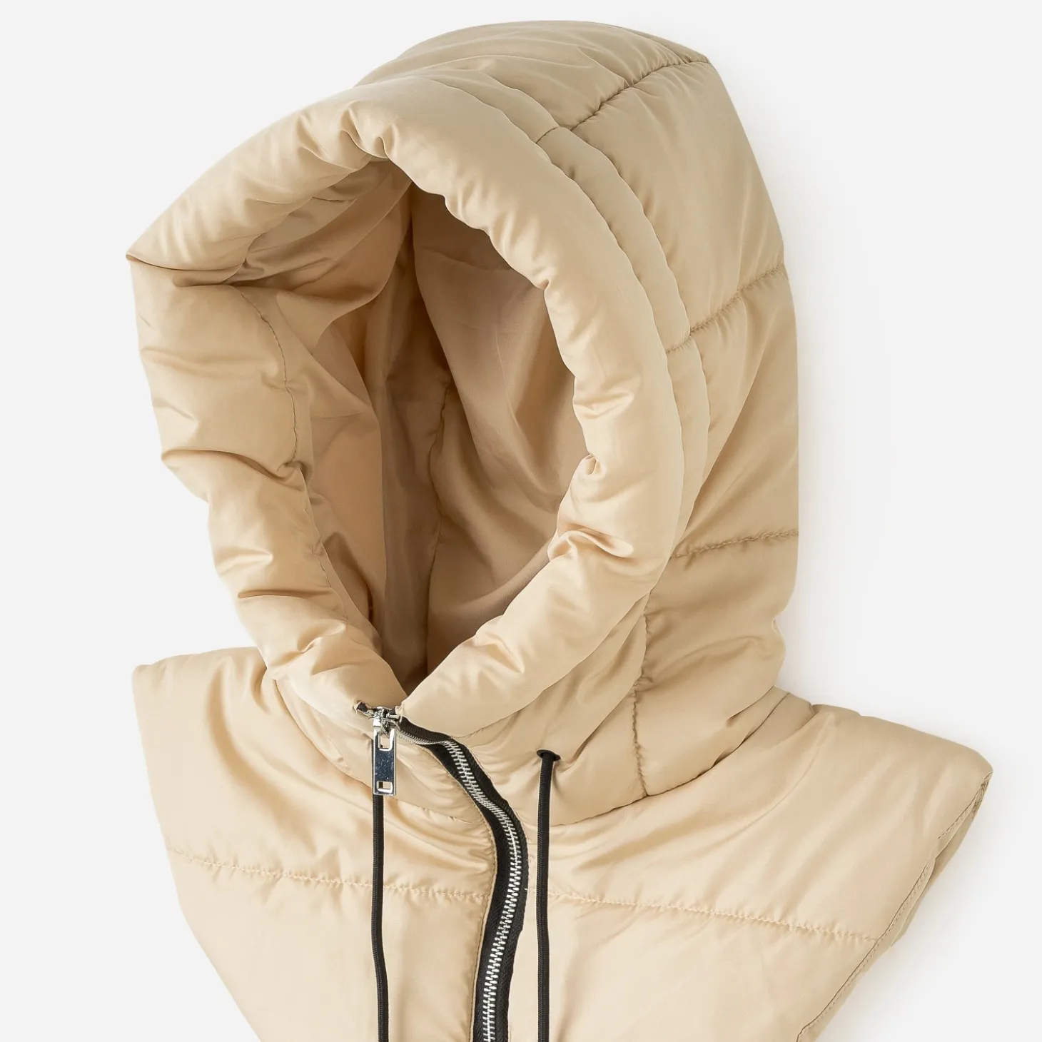 Capuche TEXTO beige matelassée