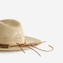 Chapeau beige tressé lacets marron