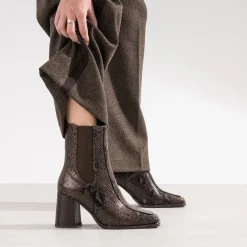 Chelsea boots marron imprimé effet python