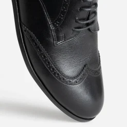 Derby noir en cuir détails perforés