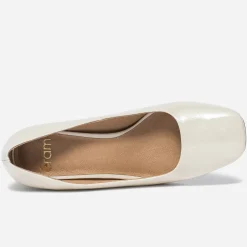 Escarpin écru verni à bout carré