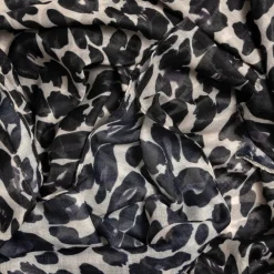 Foulard beige à motif léopard