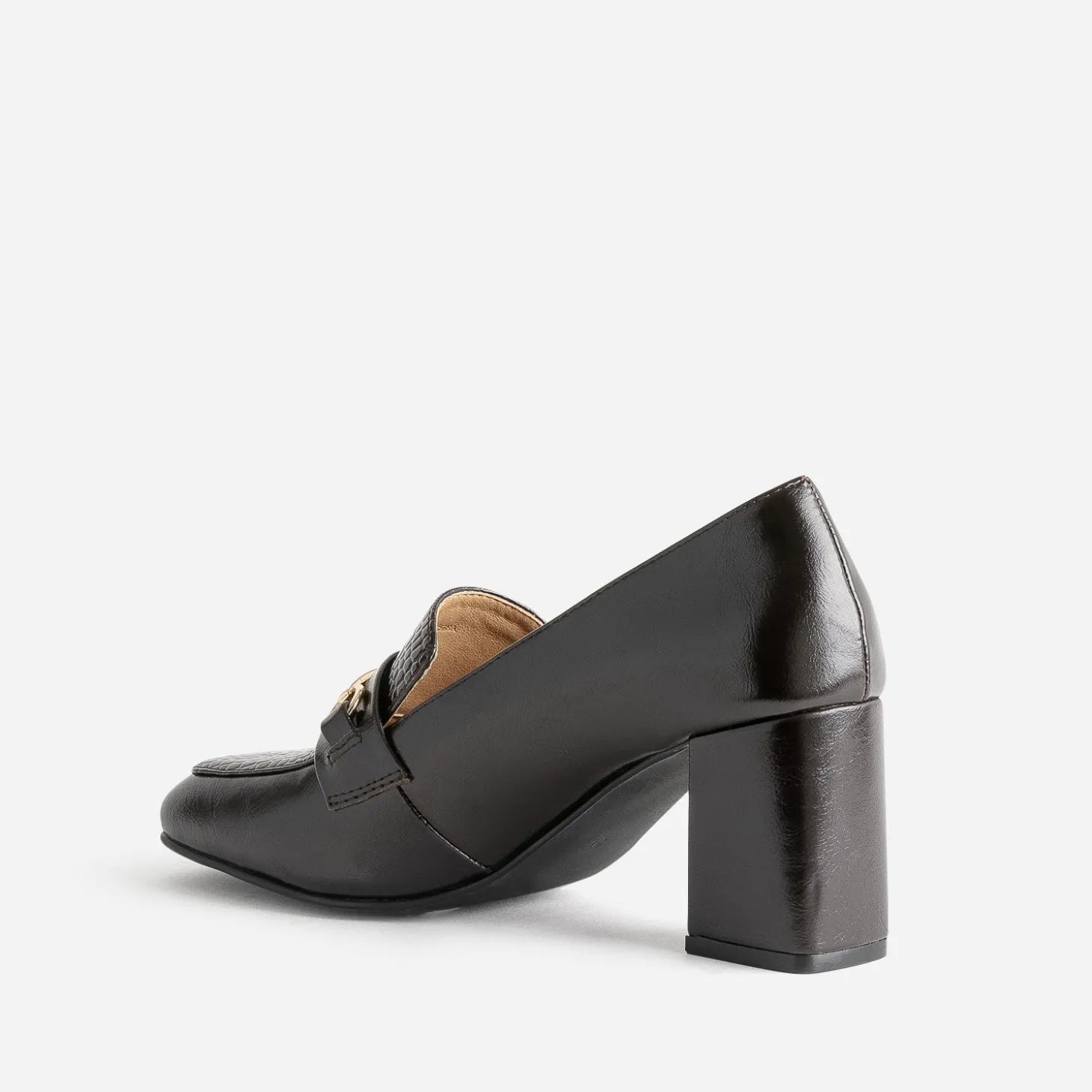 Mocassin à talon marron verni