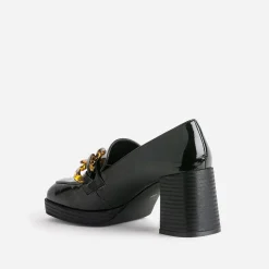 Mocassin à talon noir verni avec maxi chaîne