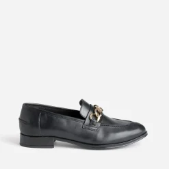 Mocassin noir en cuir à chaîne