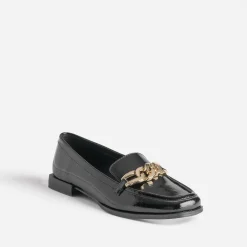 Mocassin noir verni avec chaîne dorée