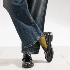 Mocassin noir verni clouté