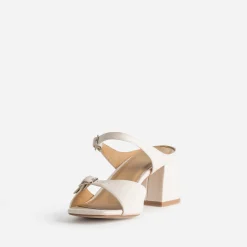 Mule beige à brides fines et boucles rectangulaires