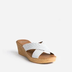 Mule compensée blanche à brides tressées argent