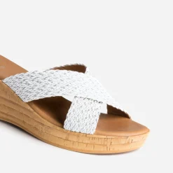 Mule compensée blanche à brides tressées argent