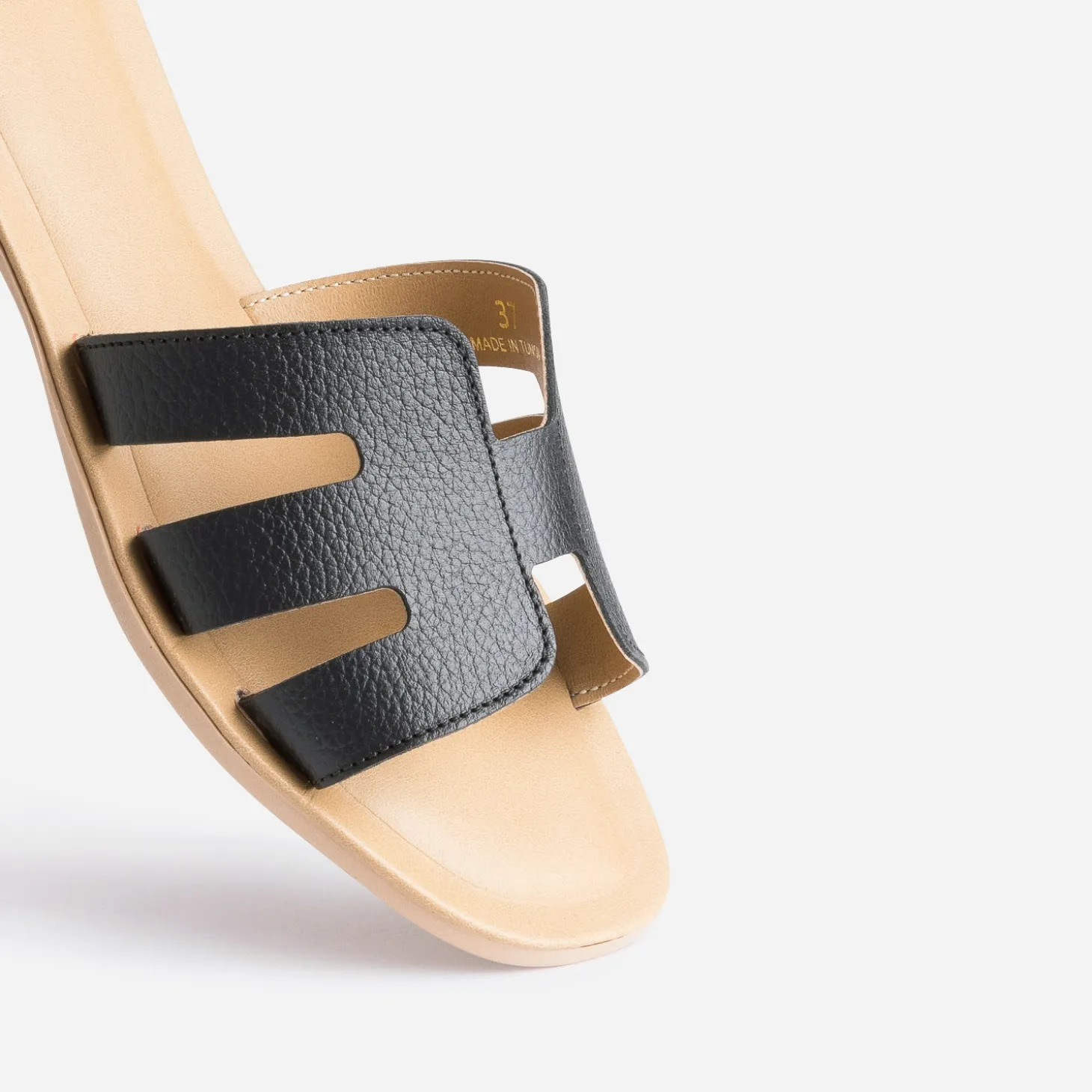 Mule noire en cuir grainé