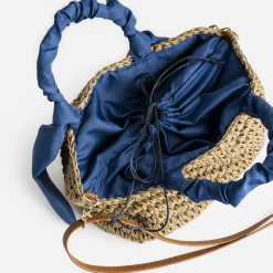 Panier beige foncé tressé à anses bleues