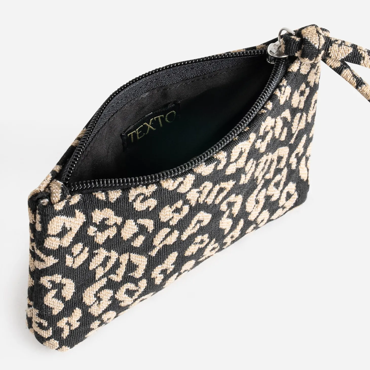 Pochette TEXTO noire à motif lépard