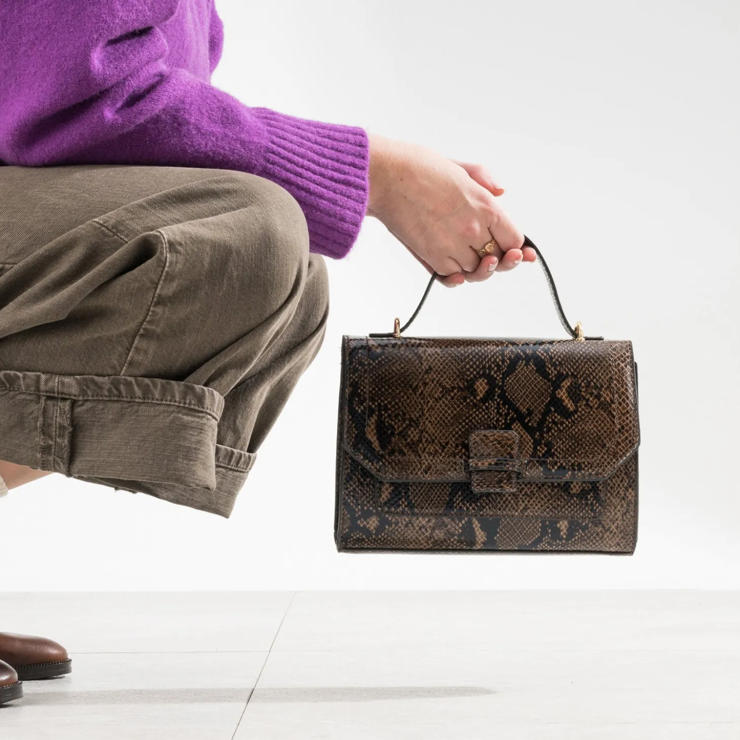 Sac à main marron imprimé effet python