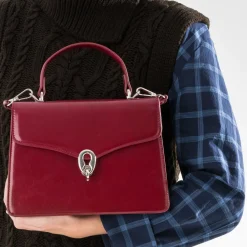 Sac à main rouge foncé