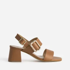 Sandale à talon camel cuir boucle fantaisie