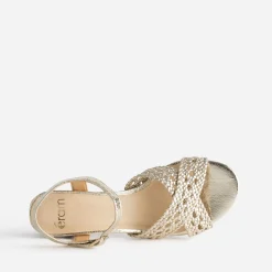 Sandale à talon dorée tressée