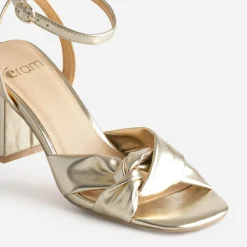 Sandale à talon or brides nouées