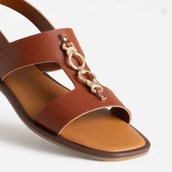 Sandale cognac cuir détail bijou