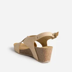 Sandale compensée anatomique beige doré en cuir embossé