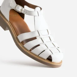 Sandale écrue en cuir à brides tressées