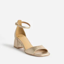 Sandale dorée à talon flare
