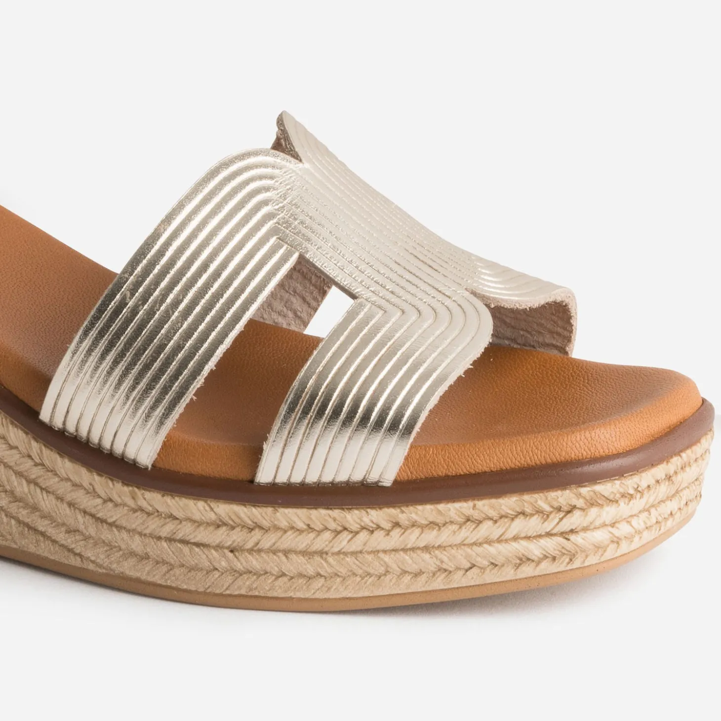 Sandale dorée éco-conçue en cuir