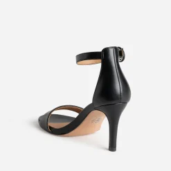Sandale noire à talon fin