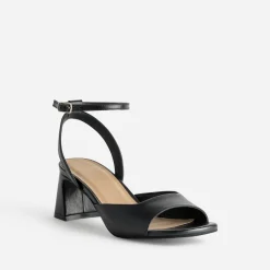 Sandale noire cuir décolleté carré