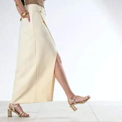 Sandale or à brides entrelacées