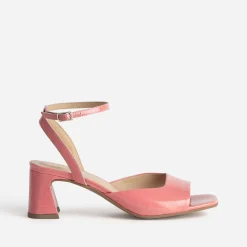 Sandale rose cuir verni décolleté carré