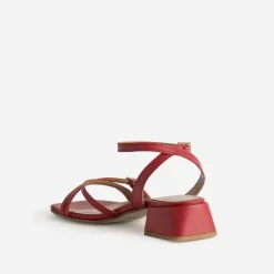 Sandale rouge cuir à talon graphique