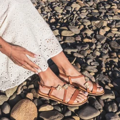 Sandale TEXTO camel cuir décor feuilles