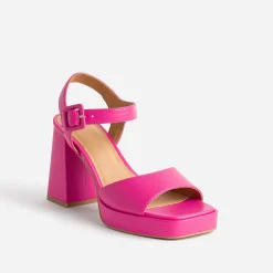 Sandales à talon rose