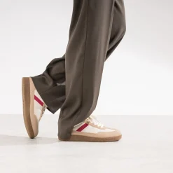 Tennis beige détails rouges