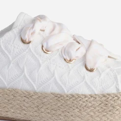 Tennis blanche brodée dentelle éco-conçue