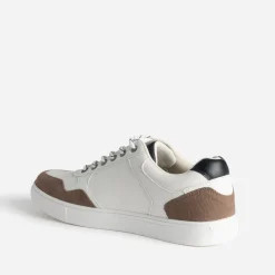 Tennis blanche embossage et détails couleurs