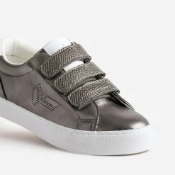 Tennis KAPORAL grise métallisée à scratchs embossés