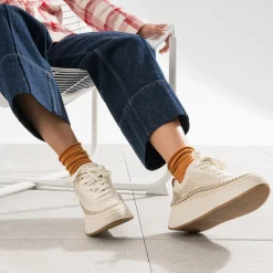 Tennis TEXTO beige tressage doré et surpiqûre contrastée